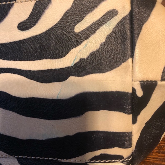 Dooney and Bourke zebra tote bag - Picture 5 of 8